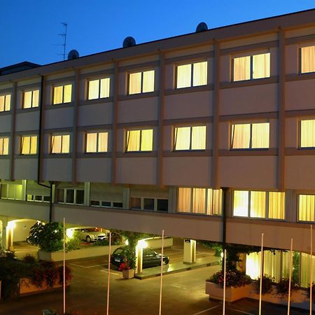 Augustus Hotel Биела Екстериор снимка