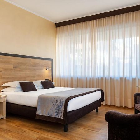 Augustus Hotel Биела Екстериор снимка
