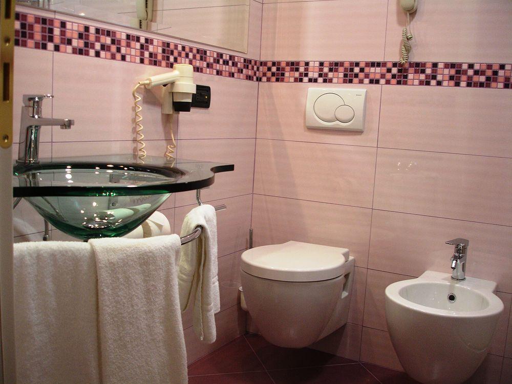 Augustus Hotel Биела Екстериор снимка