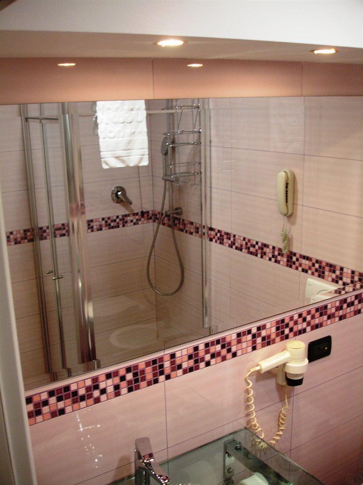 Augustus Hotel Биела Екстериор снимка