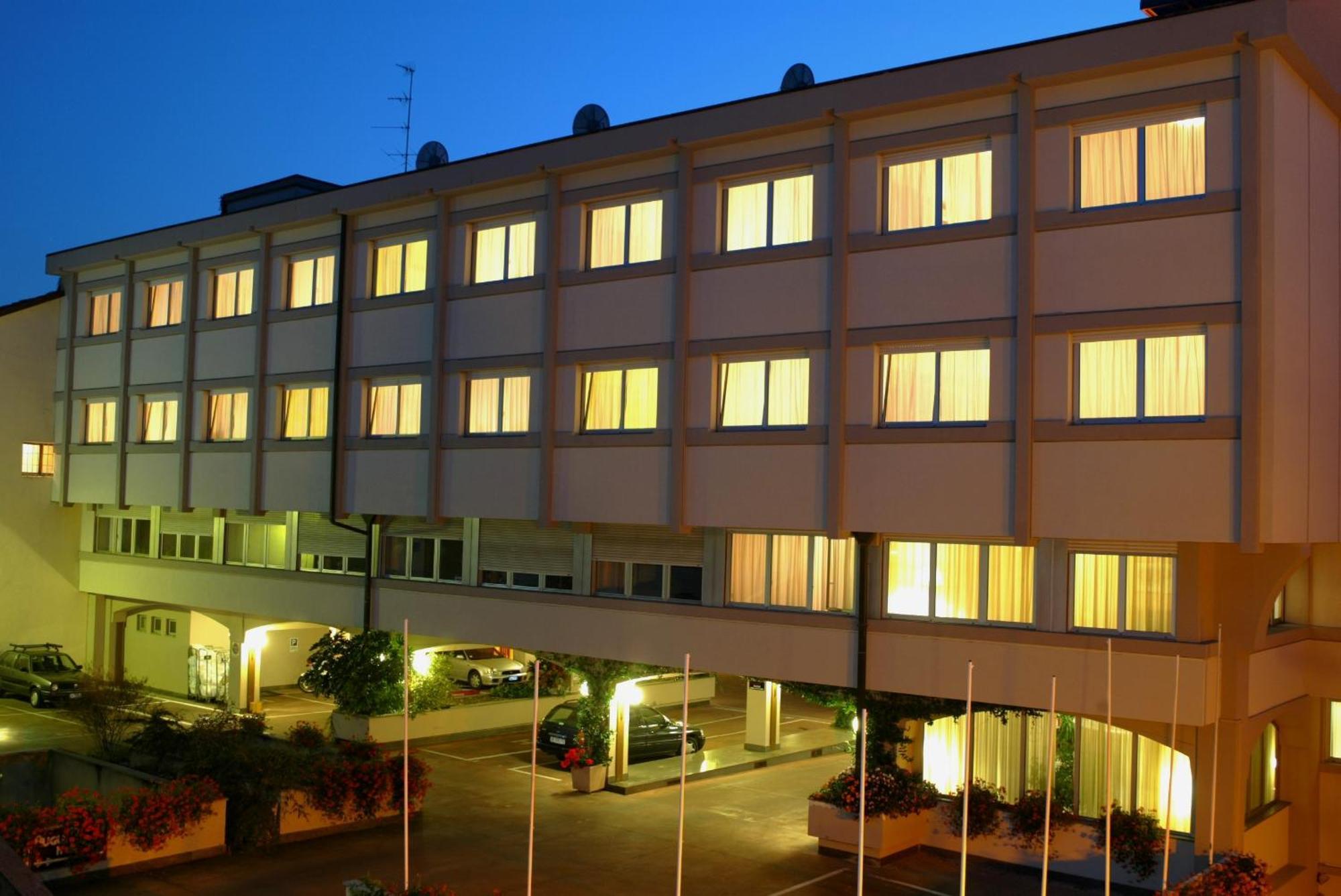 Augustus Hotel Биела Екстериор снимка