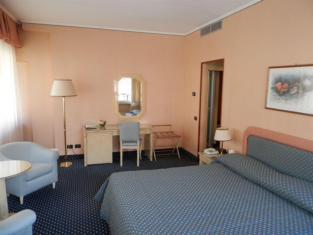 Augustus Hotel Биела Екстериор снимка