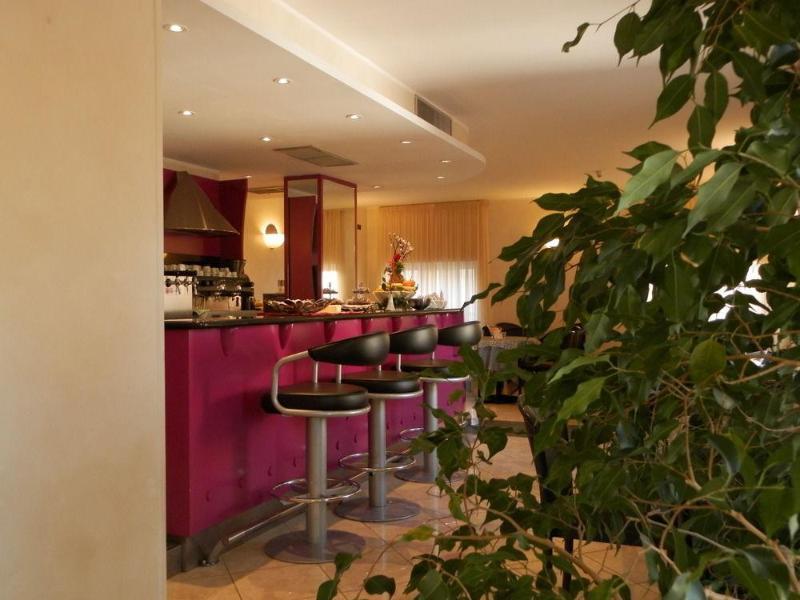 Augustus Hotel Биела Екстериор снимка