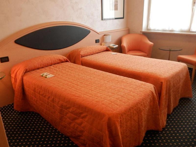 Augustus Hotel Биела Екстериор снимка