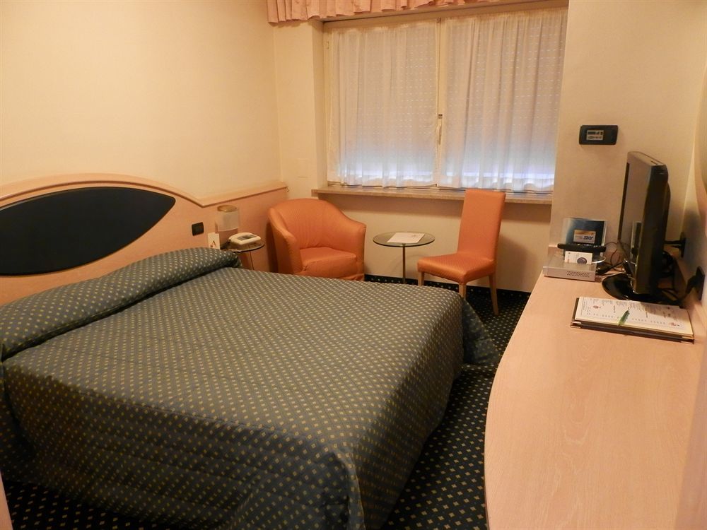 Augustus Hotel Биела Екстериор снимка