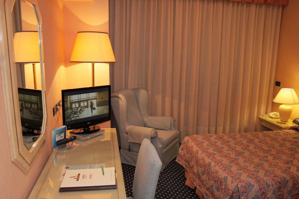 Augustus Hotel Биела Екстериор снимка