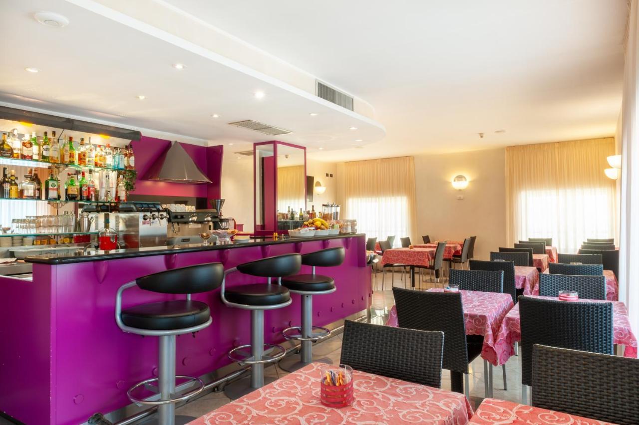 Augustus Hotel Биела Екстериор снимка