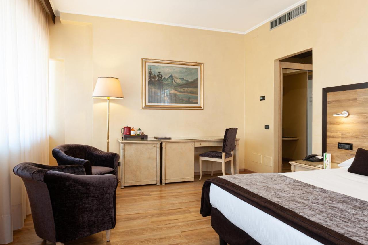 Augustus Hotel Биела Екстериор снимка