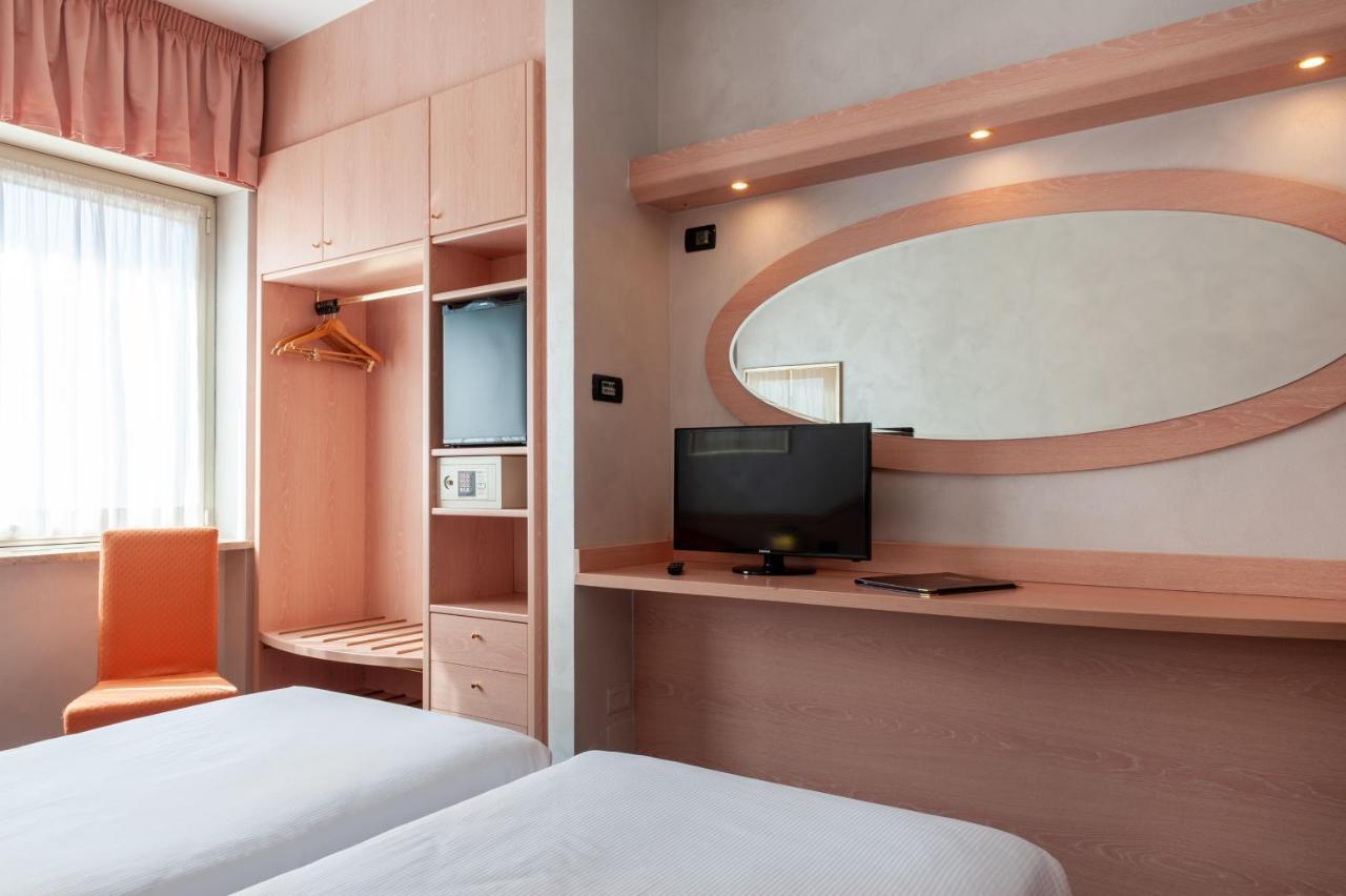 Augustus Hotel Биела Екстериор снимка