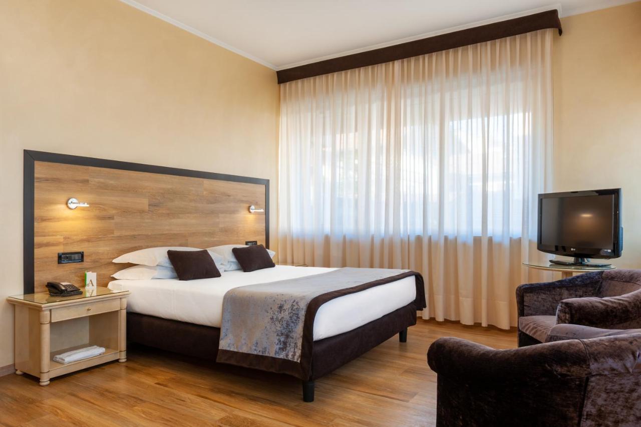 Augustus Hotel Биела Екстериор снимка