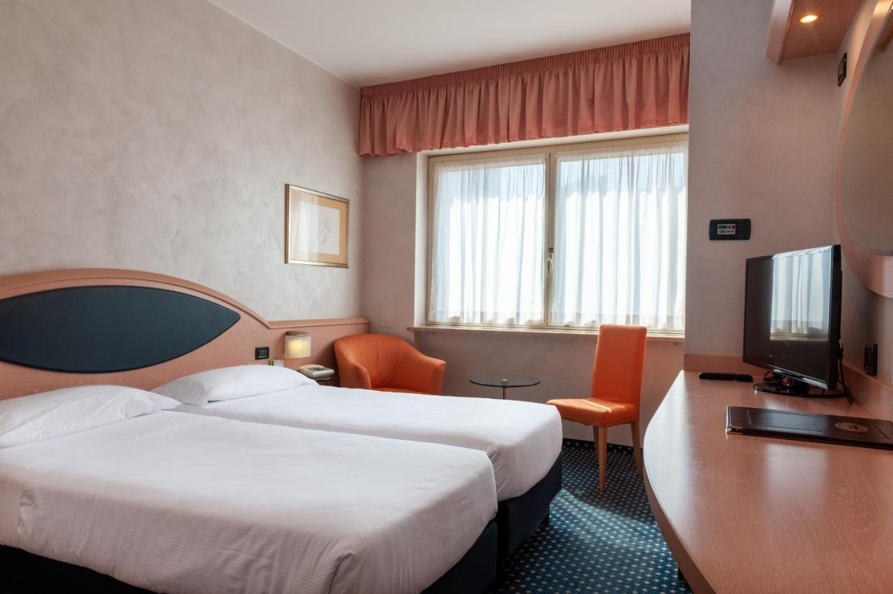 Augustus Hotel Биела Екстериор снимка