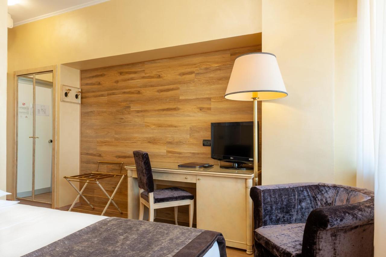 Augustus Hotel Биела Екстериор снимка
