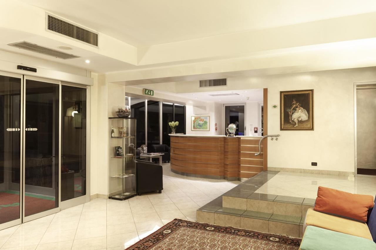 Augustus Hotel Биела Екстериор снимка