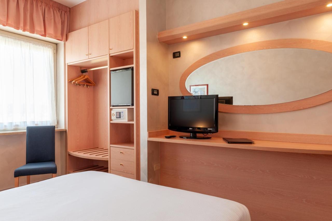 Augustus Hotel Биела Екстериор снимка