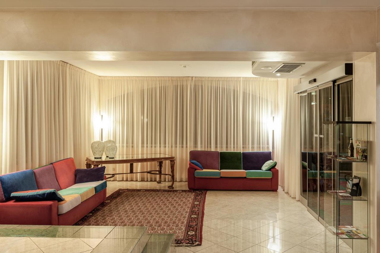 Augustus Hotel Биела Екстериор снимка