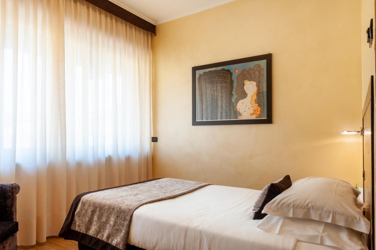 Augustus Hotel Биела Екстериор снимка